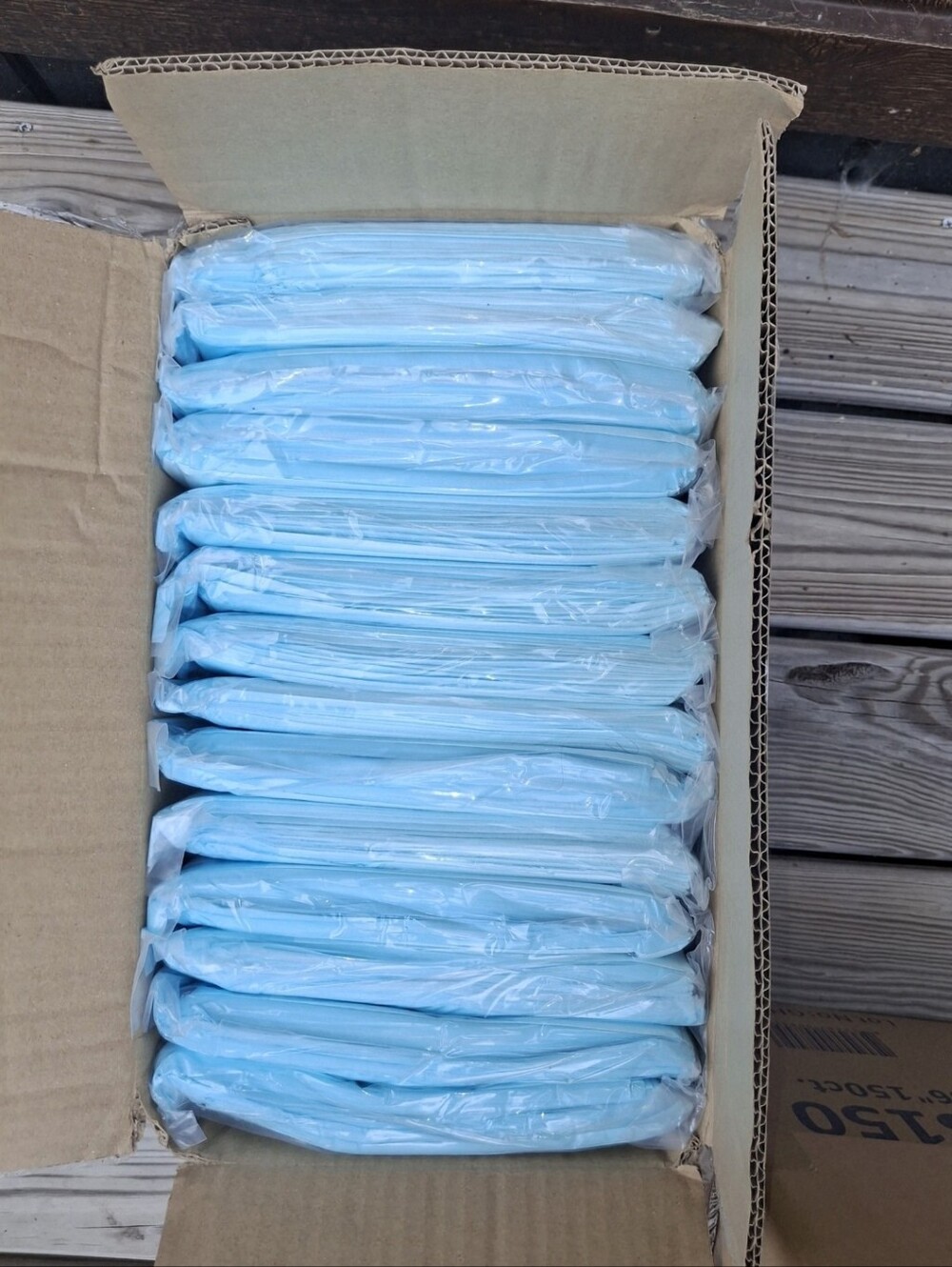 150 SECURE Care Products Underpads 23" x 36" - Picture 2 of 2